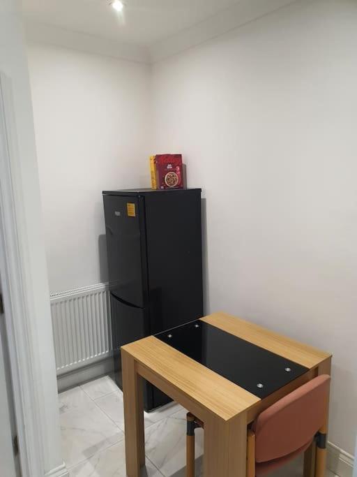 Beautiful Room In Lovely Flat Лондон Екстер'єр фото