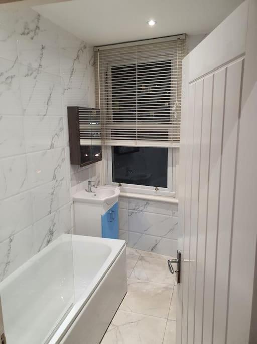 Beautiful Room In Lovely Flat Лондон Екстер'єр фото