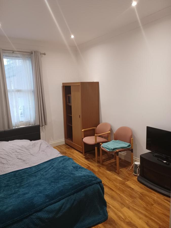 Beautiful Room In Lovely Flat Лондон Екстер'єр фото